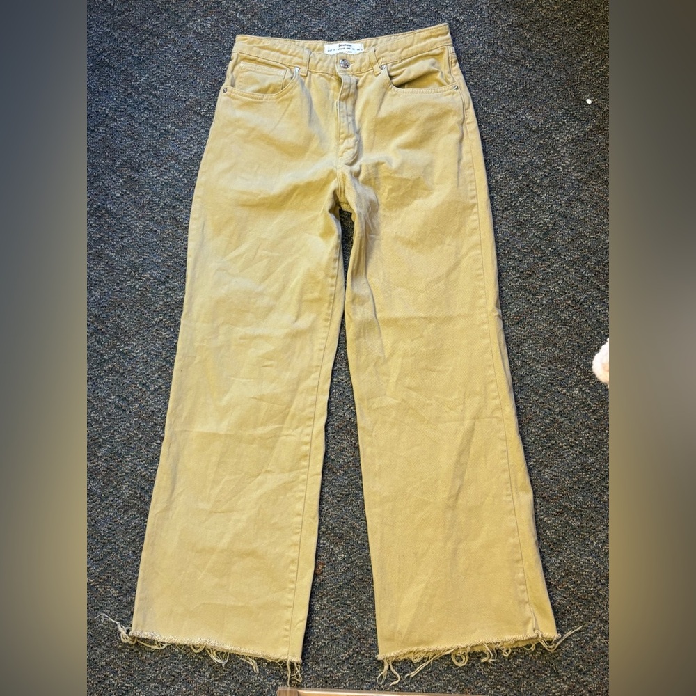 Lose fit yellow jeans